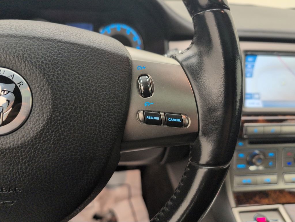 Used 2011 Jaguar XF RWD image 35