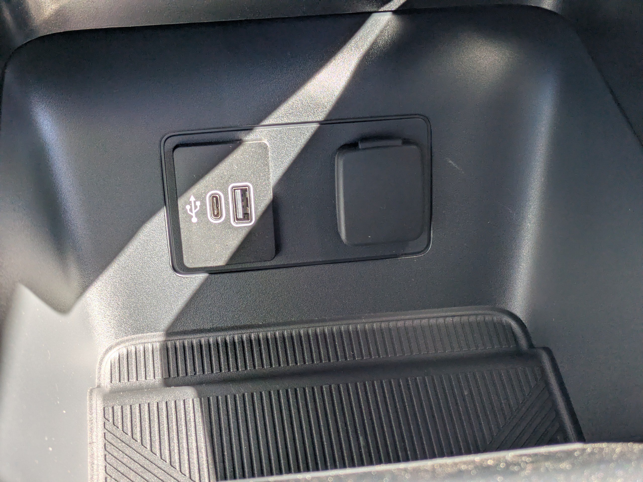 New 2026 Ford Explorer Active RWD image 23