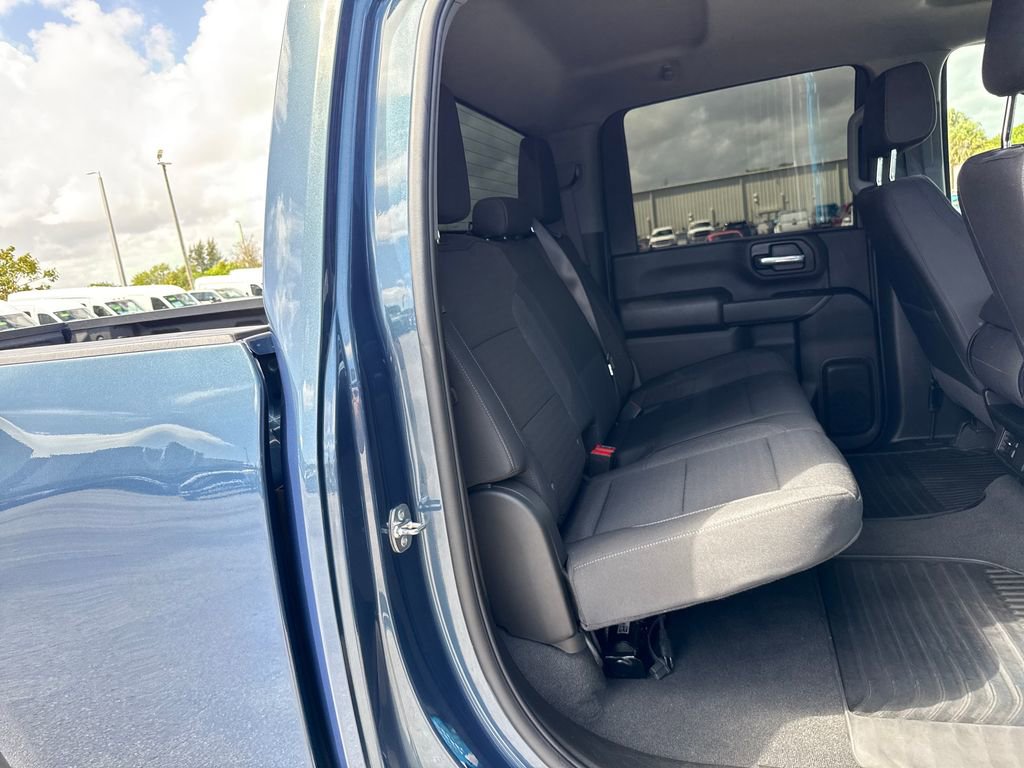 Used 2025 Chevrolet Silverado 2500 Custom w/ Custom Value Package image 26