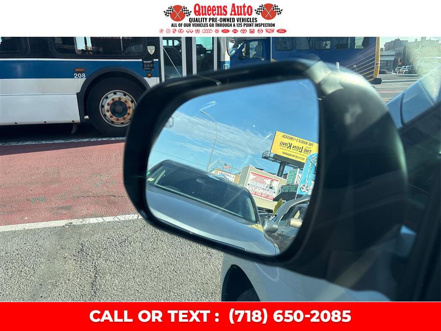 Used 2017 Toyota Sienna XLE image 31