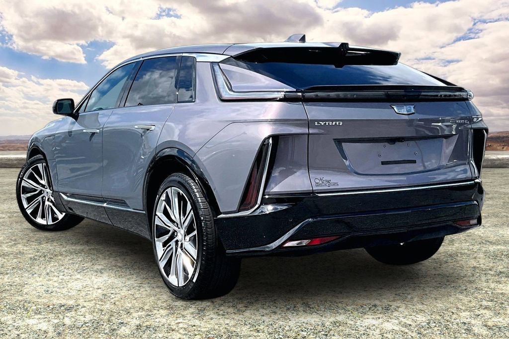 Used 2025 Cadillac Lyriq Luxury w/ LPO, Floor Liner Package AWD/4WD image 4