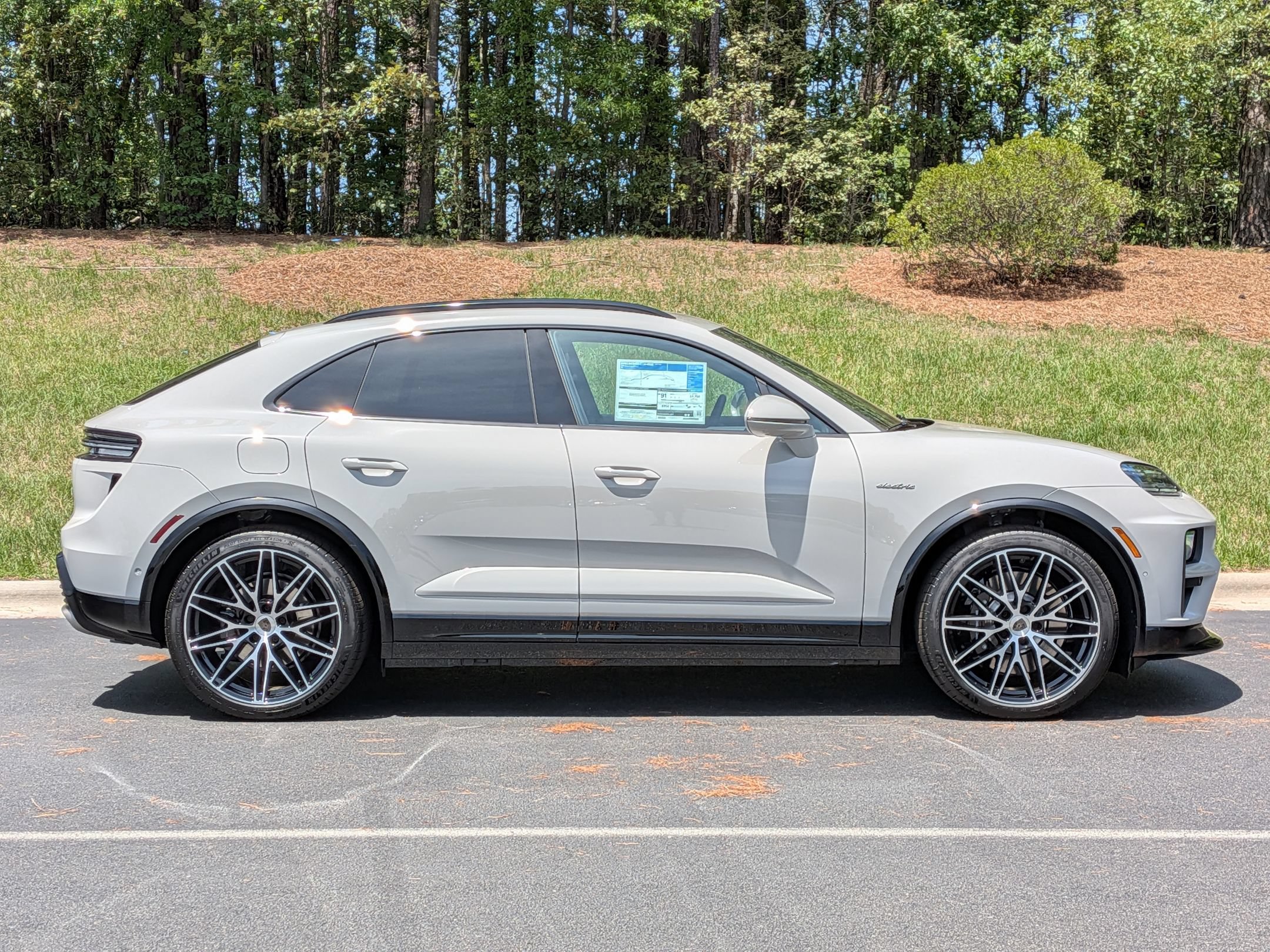 New 2026 Porsche Macan Turbo Electric AWD/4WD image 33