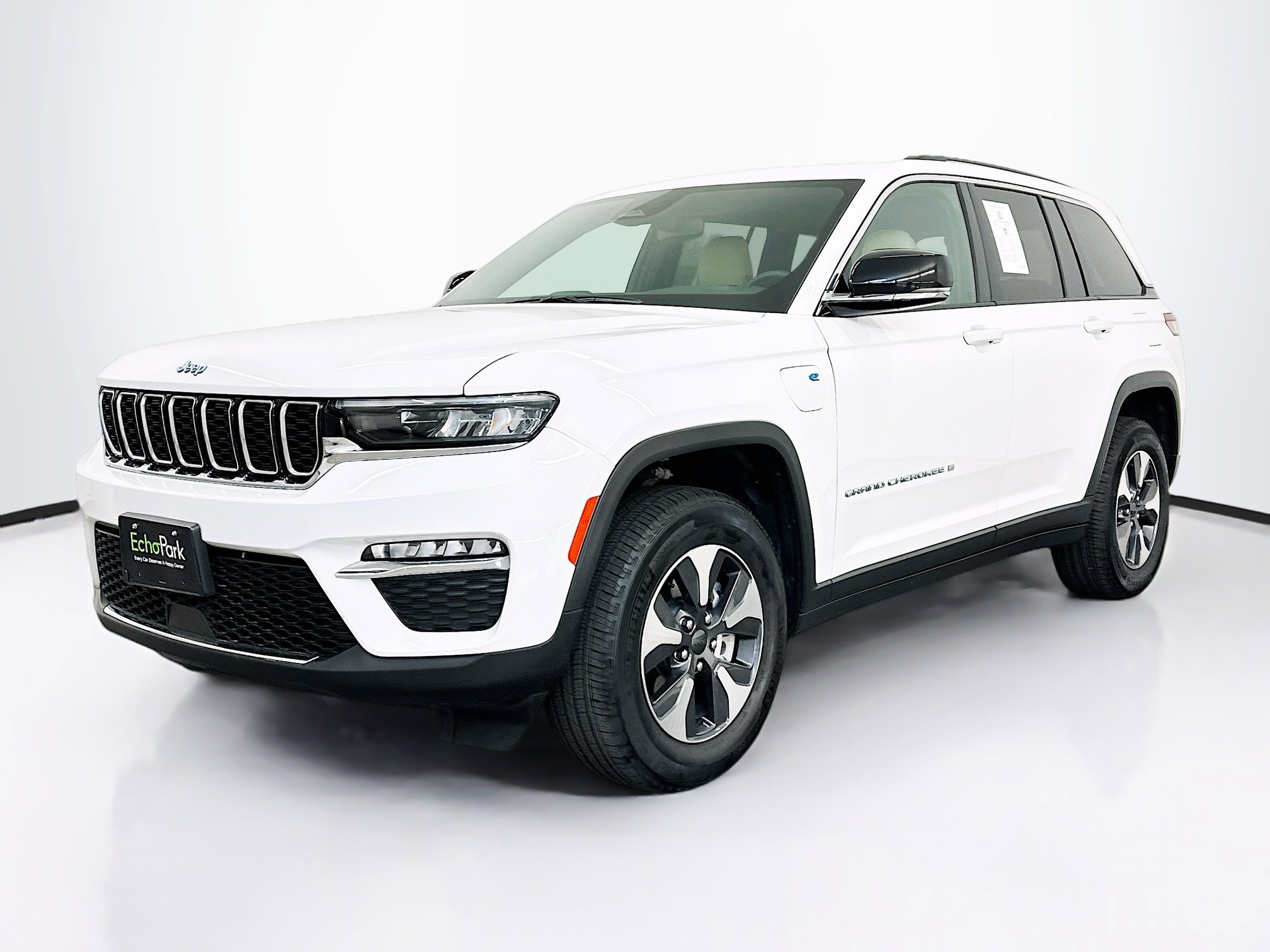 Used 2023 Jeep Grand Cherokee 4WD 4xe image 3