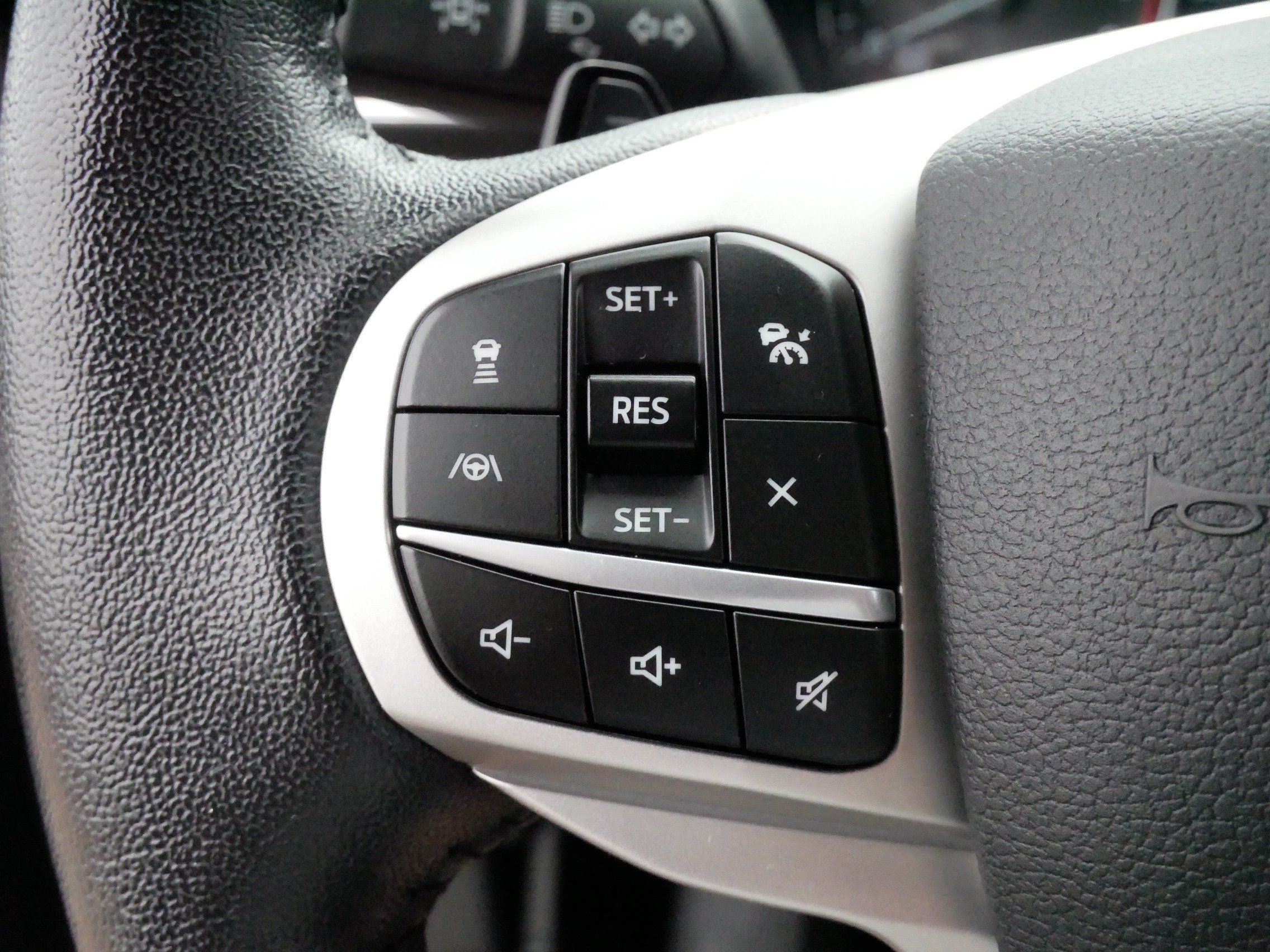 Used 2021 Ford Explorer Limited w/ Hybrid Equipment Group 310A AWD/4WD image 27