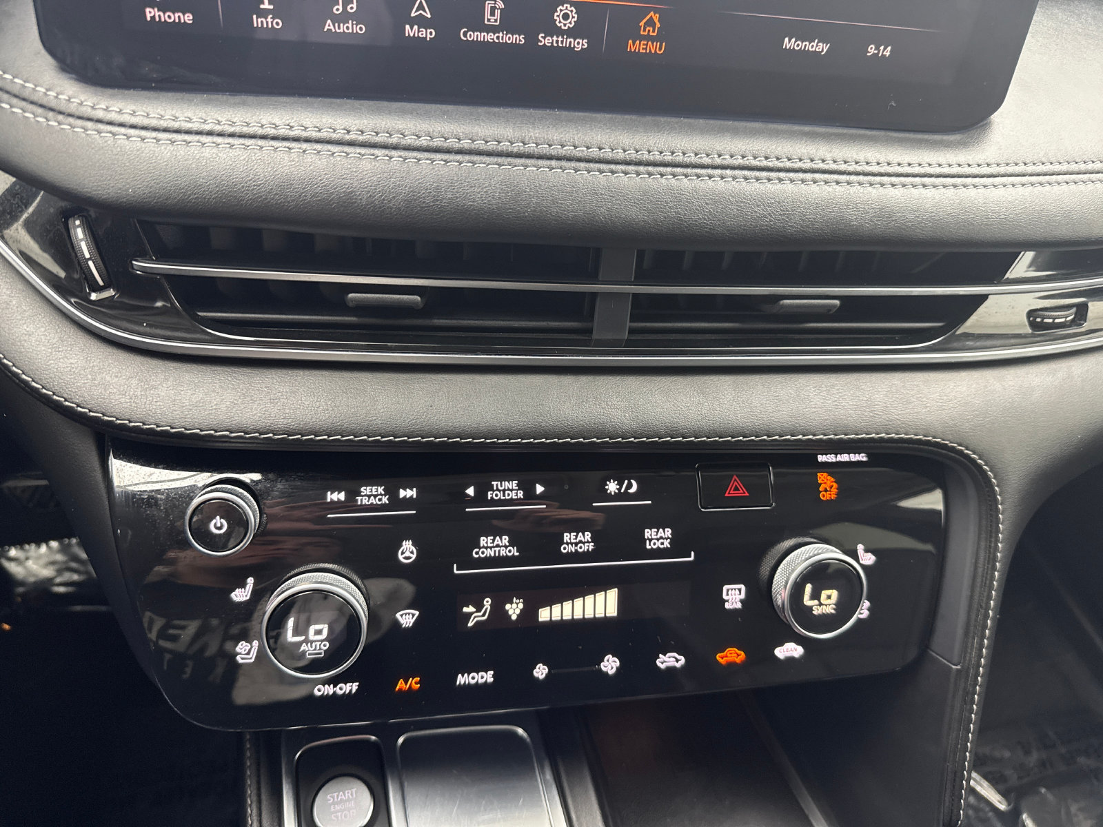 Used 2023 INFINITI QX60 Sensory w/ Vision Package FWD image 17
