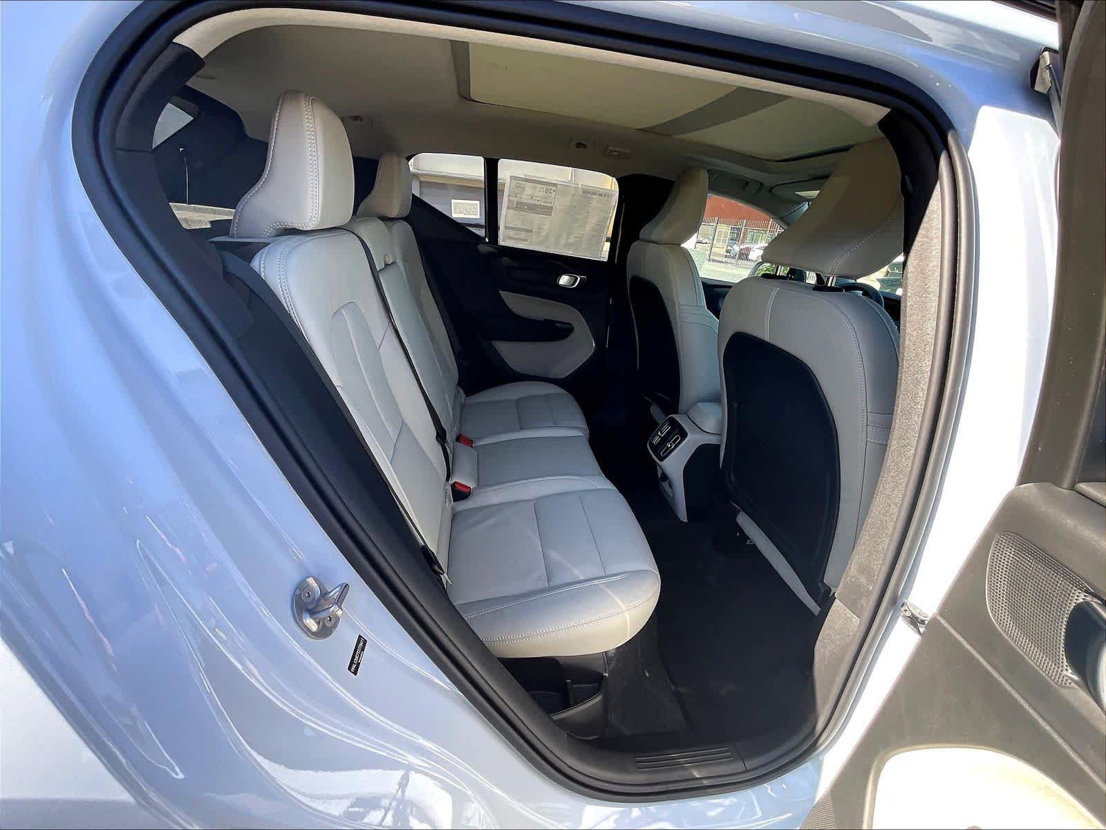 New 2026 Volvo XC40 B5 Plus w/ Protection Package Premier AWD/4WD image 27