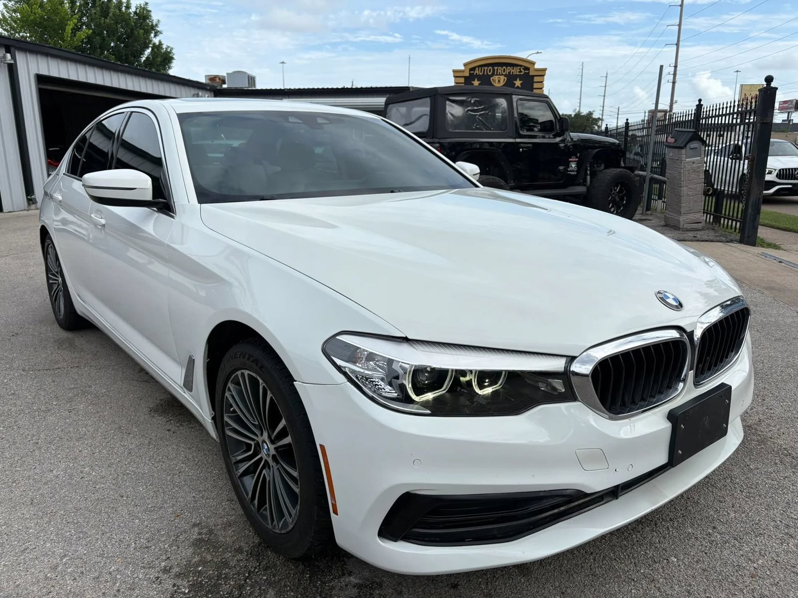 Used 2019 BMW 530i xDrive w/ Convenience Package AWD/4WD image 3