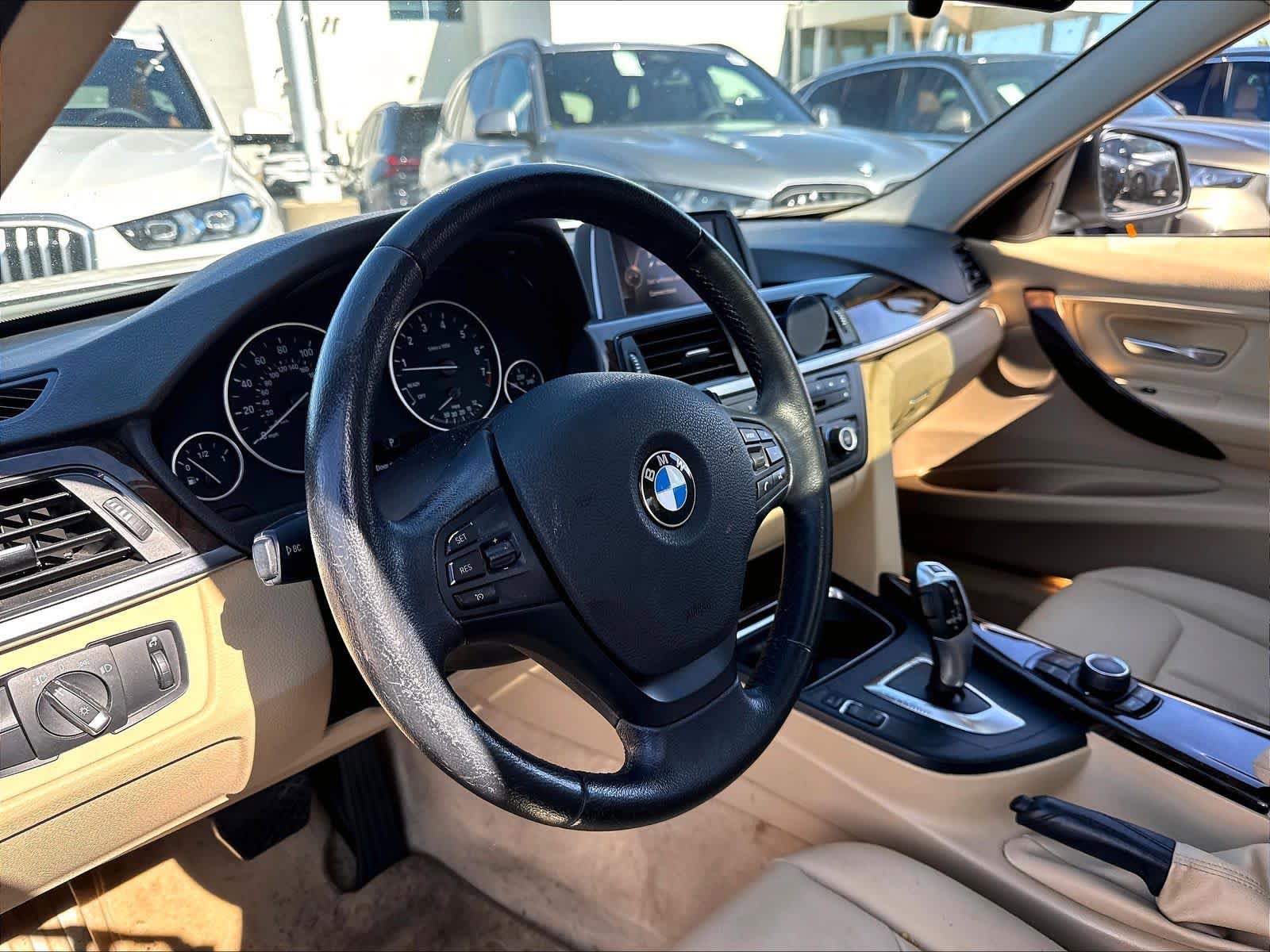 Used 2015 BMW 320i Sedan RWD image 16