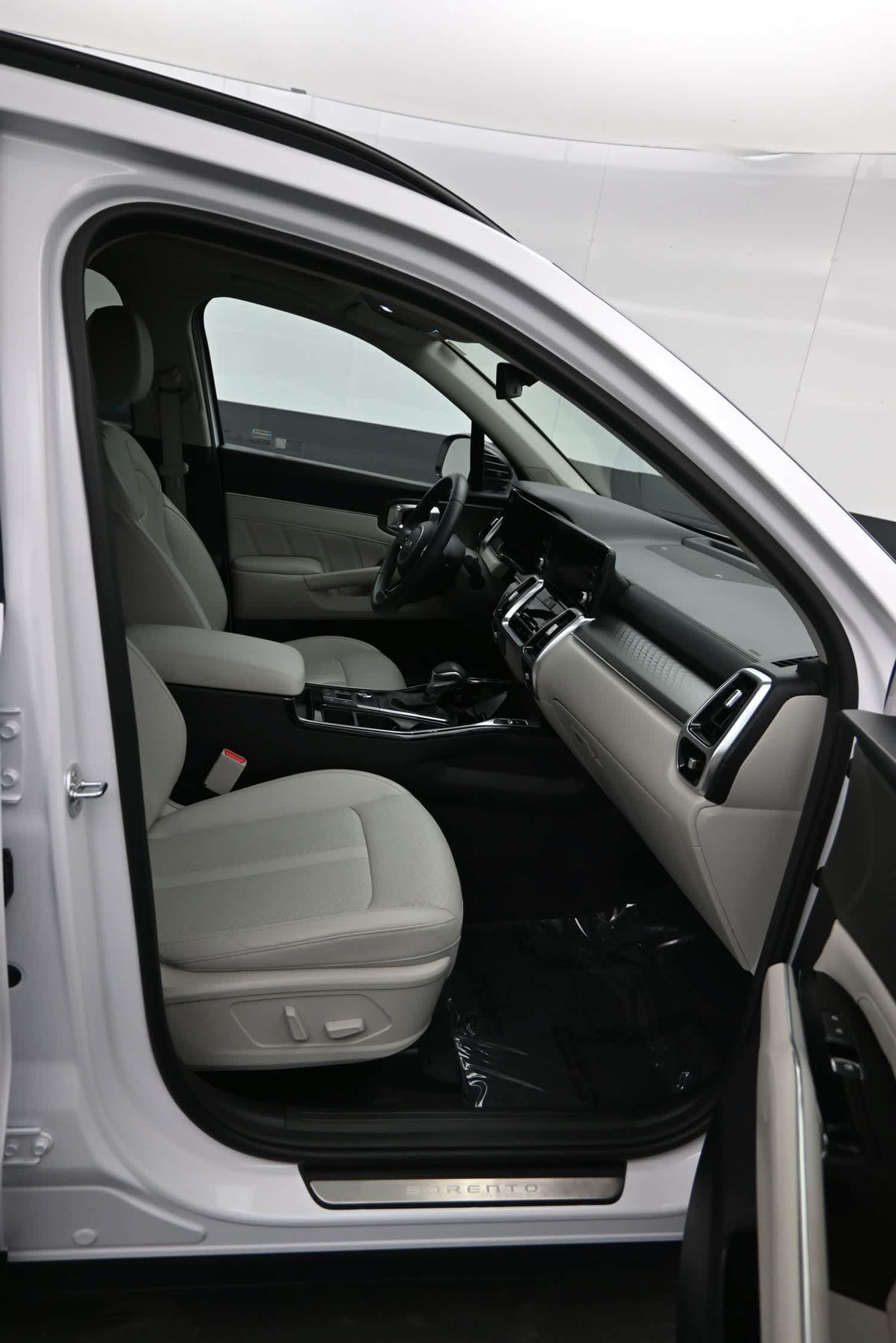 Used 2023 Kia Sorento SX AWD/4WD image 11
