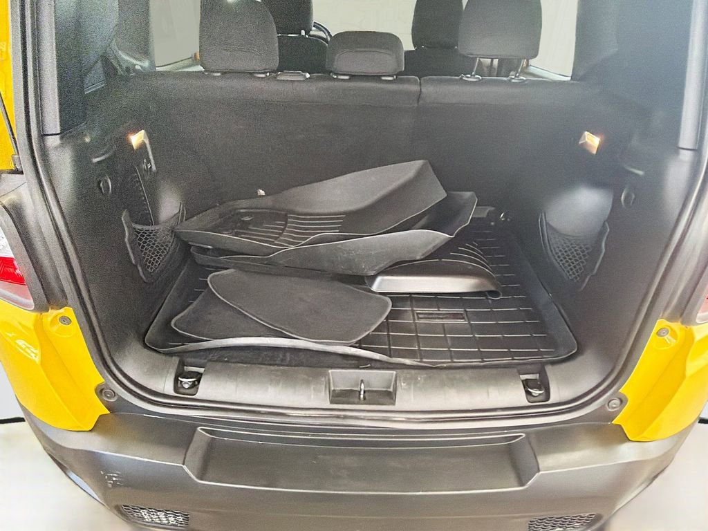 Used 2017 Jeep Renegade Latitude image 24
