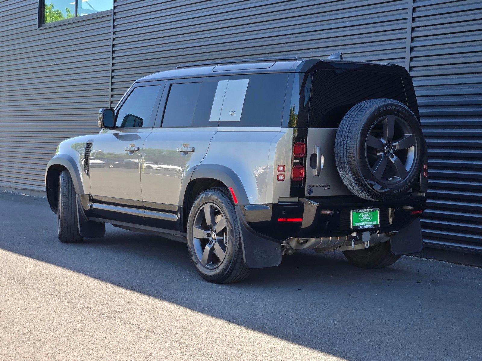 Used 2023 Land Rover Defender 110 X-Dynamic SE AWD/4WD image 4