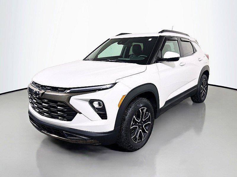 Used 2024 Chevrolet TrailBlazer ACTIV w/ Driver Confidence Package image 3