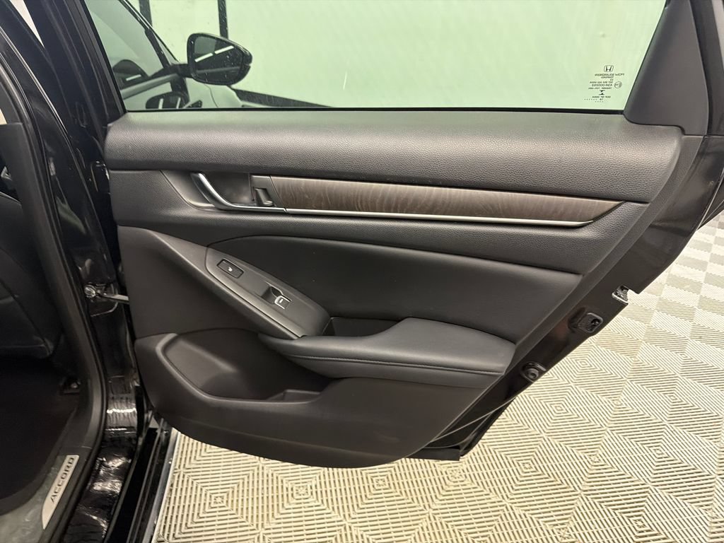 Used 2018 Honda Accord Touring image 18