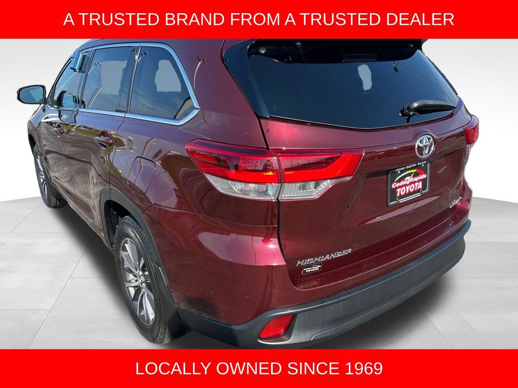Used 2017 Toyota Highlander XLE w/ Carpet Mat Package AWD/4WD image 3