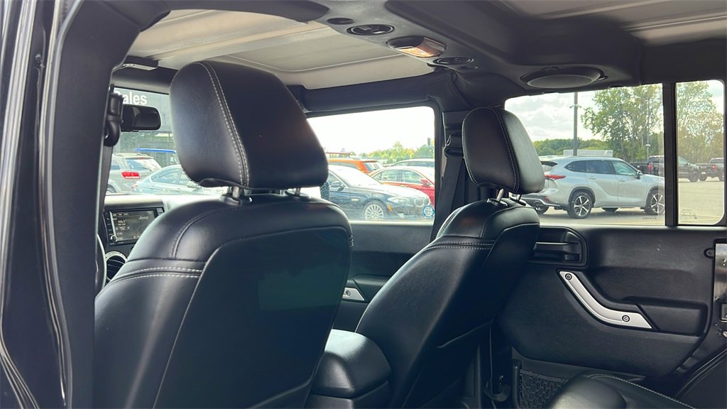 Used 2014 Jeep Wrangler Unlimited Rubicon w/ Dual Top Group image 31