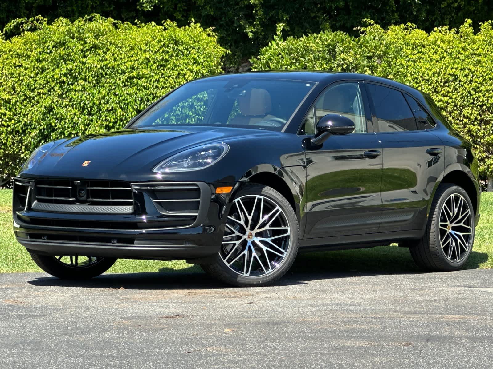 New 2026 Porsche Macan AWD/4WD image 1