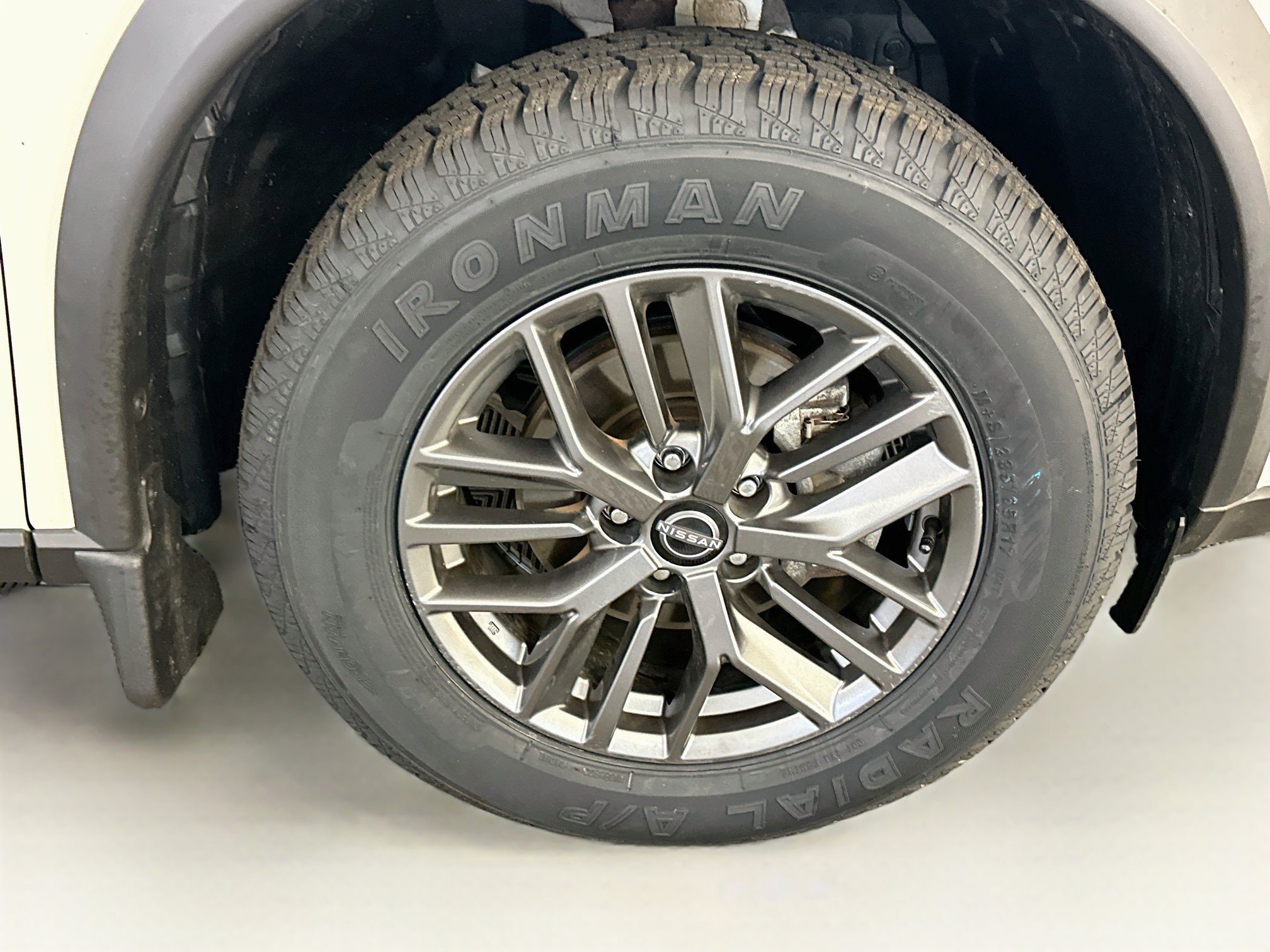 Used 2023 Nissan Rogue S AWD/4WD image 11