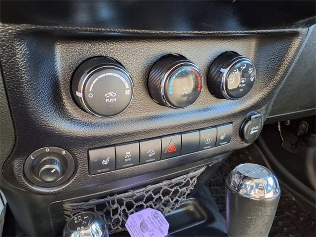 Used 2014 Jeep Wrangler Unlimited Rubicon w/ Connectivity Group image 38