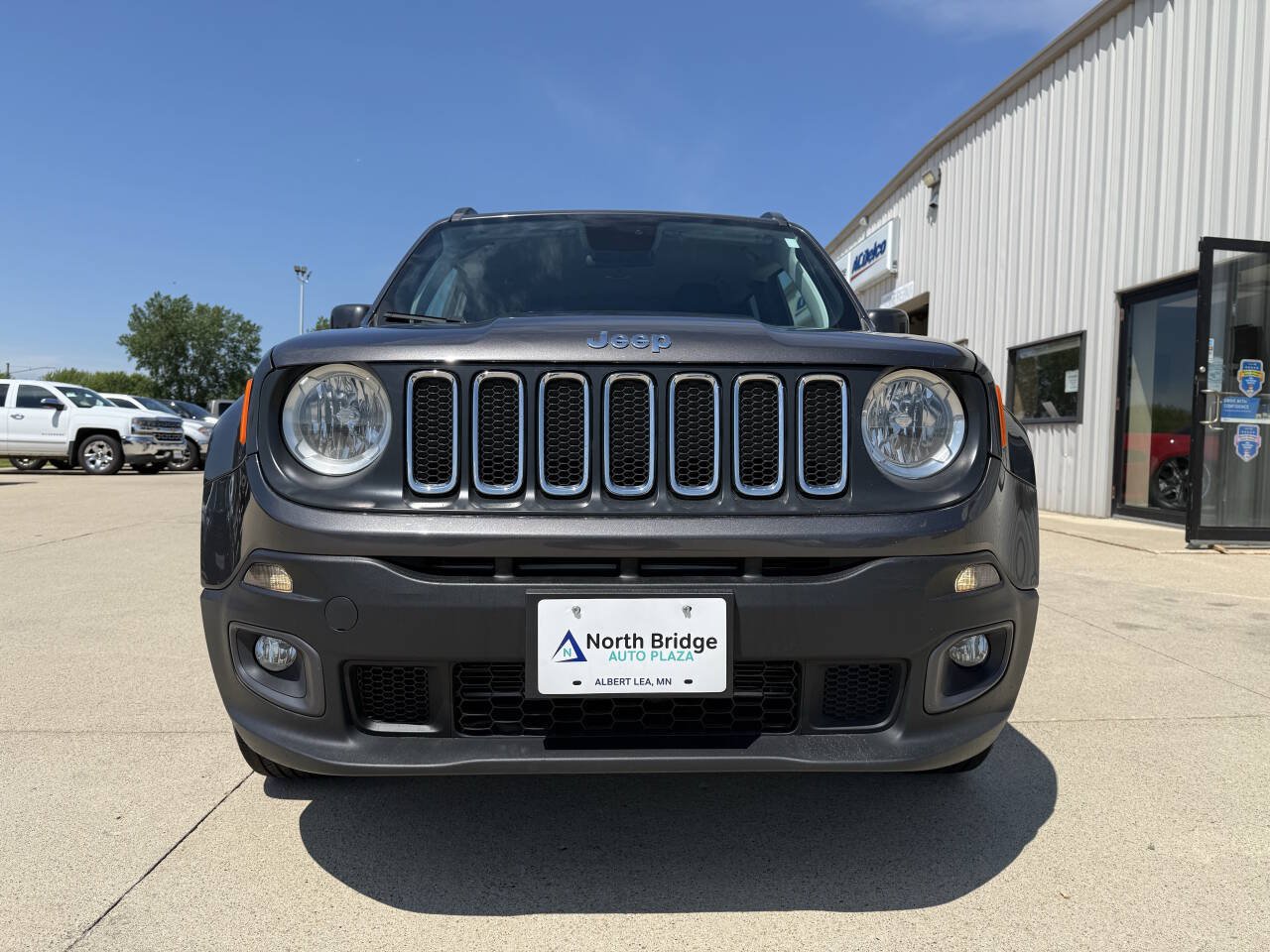 Used 2018 Jeep Renegade Latitude AWD/4WD image 23