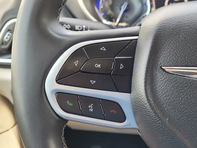 Used 2024 Chrysler Pacifica Touring-L image 19