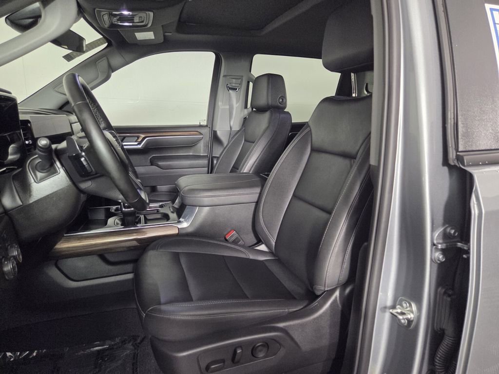 Used 2025 Chevrolet Silverado 1500 RST w/ Convenience Package II AWD/4WD image 13