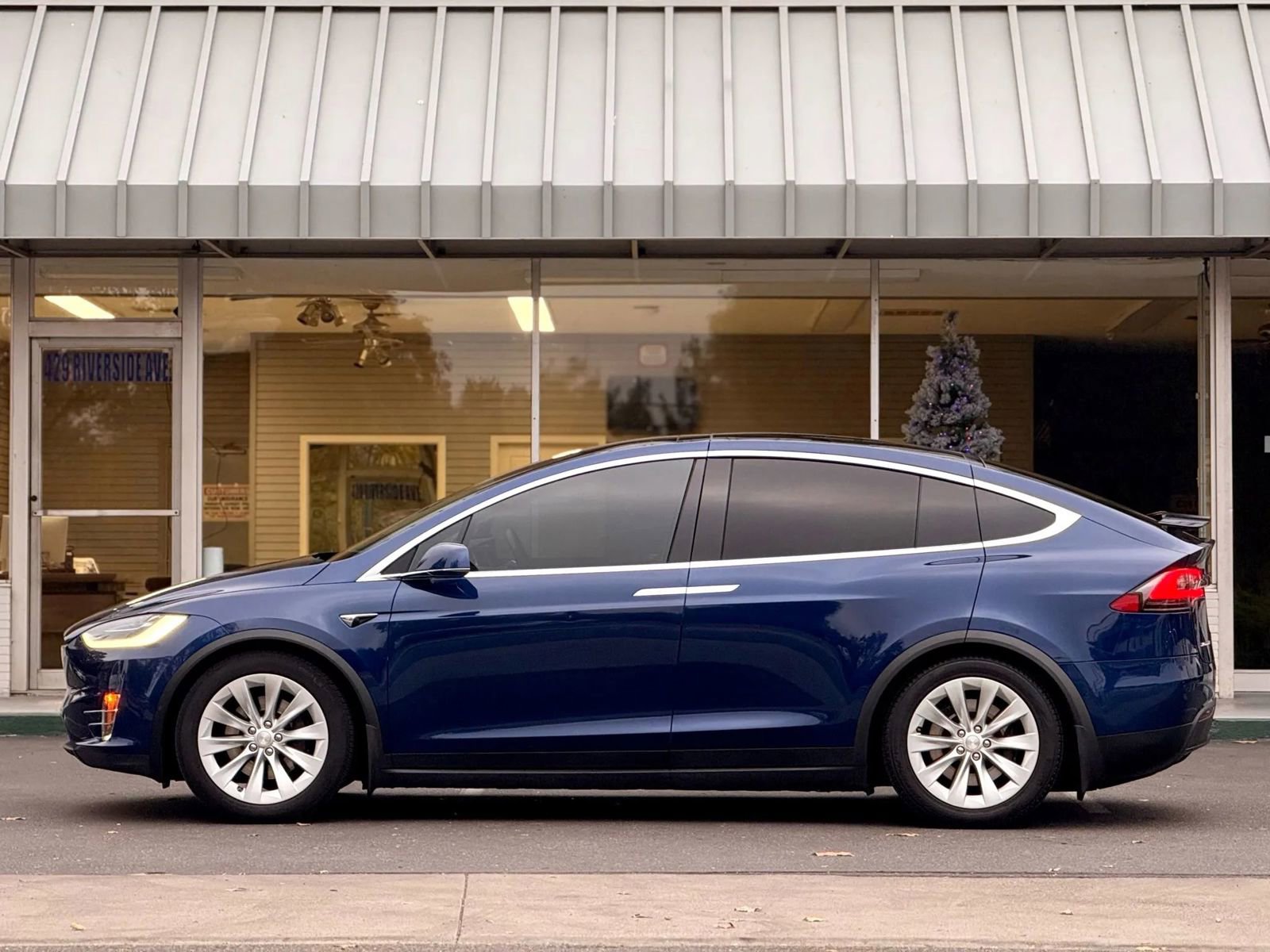 Used 2016 Tesla Model X 75D image 6