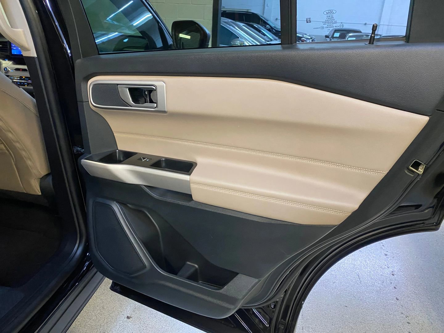 Used 2023 Ford Explorer XLT image 36