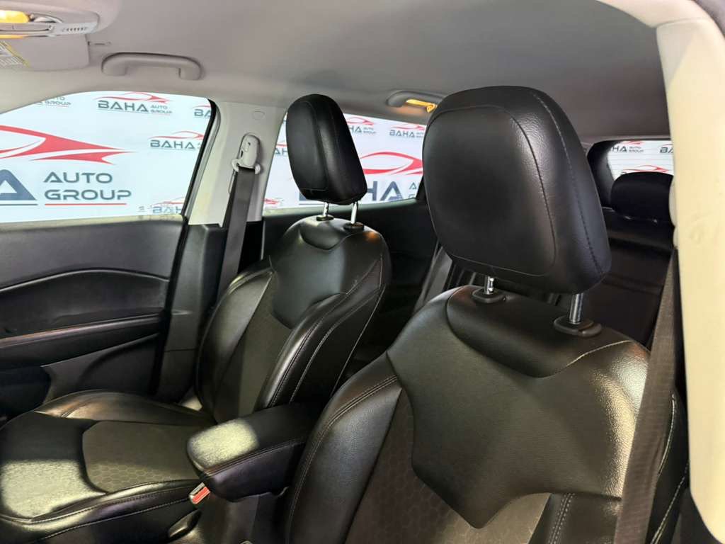 Used 2019 Jeep Compass Latitude FWD image 28