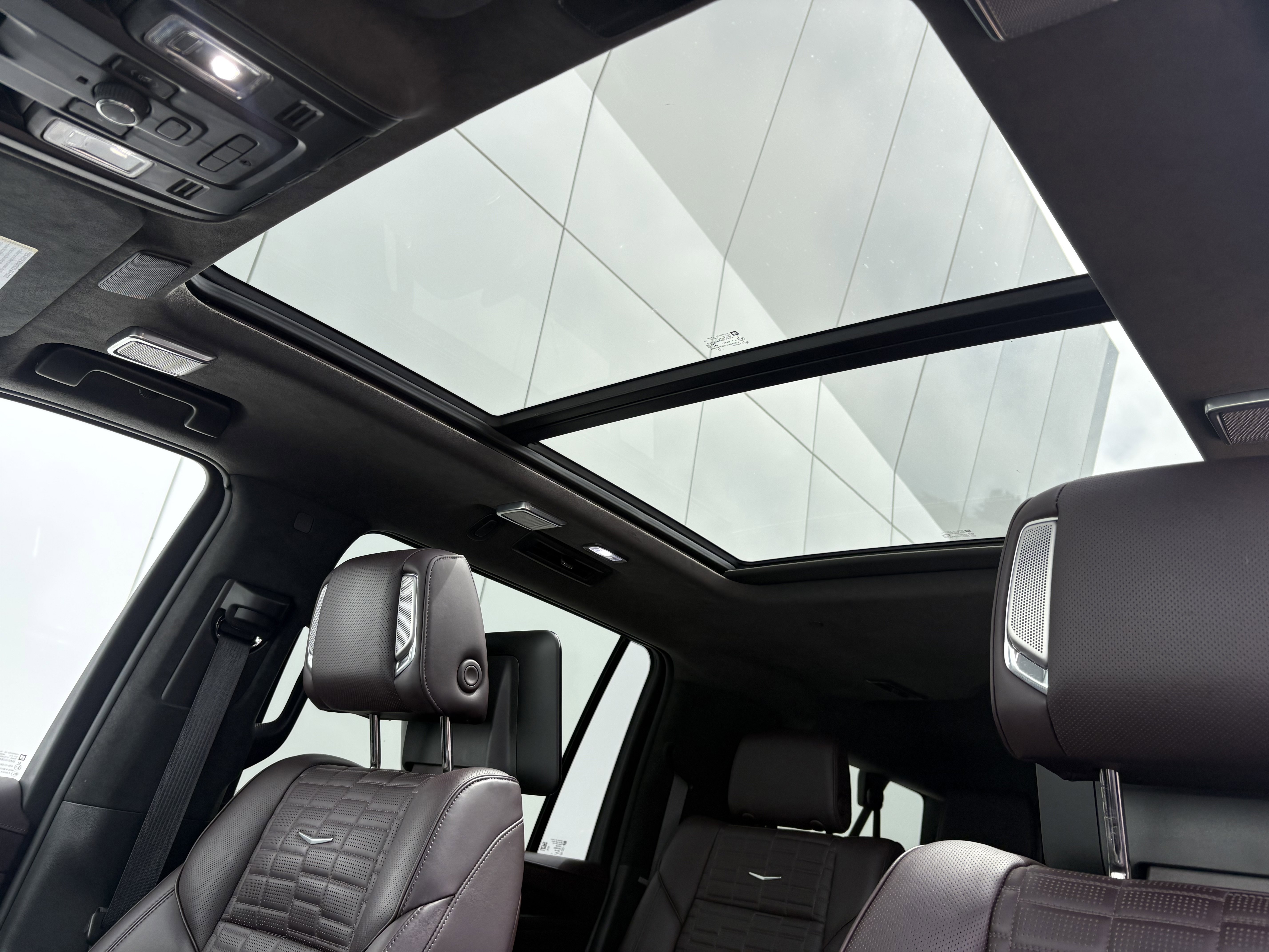 Used 2023 Cadillac Escalade ESV V AWD/4WD image 18