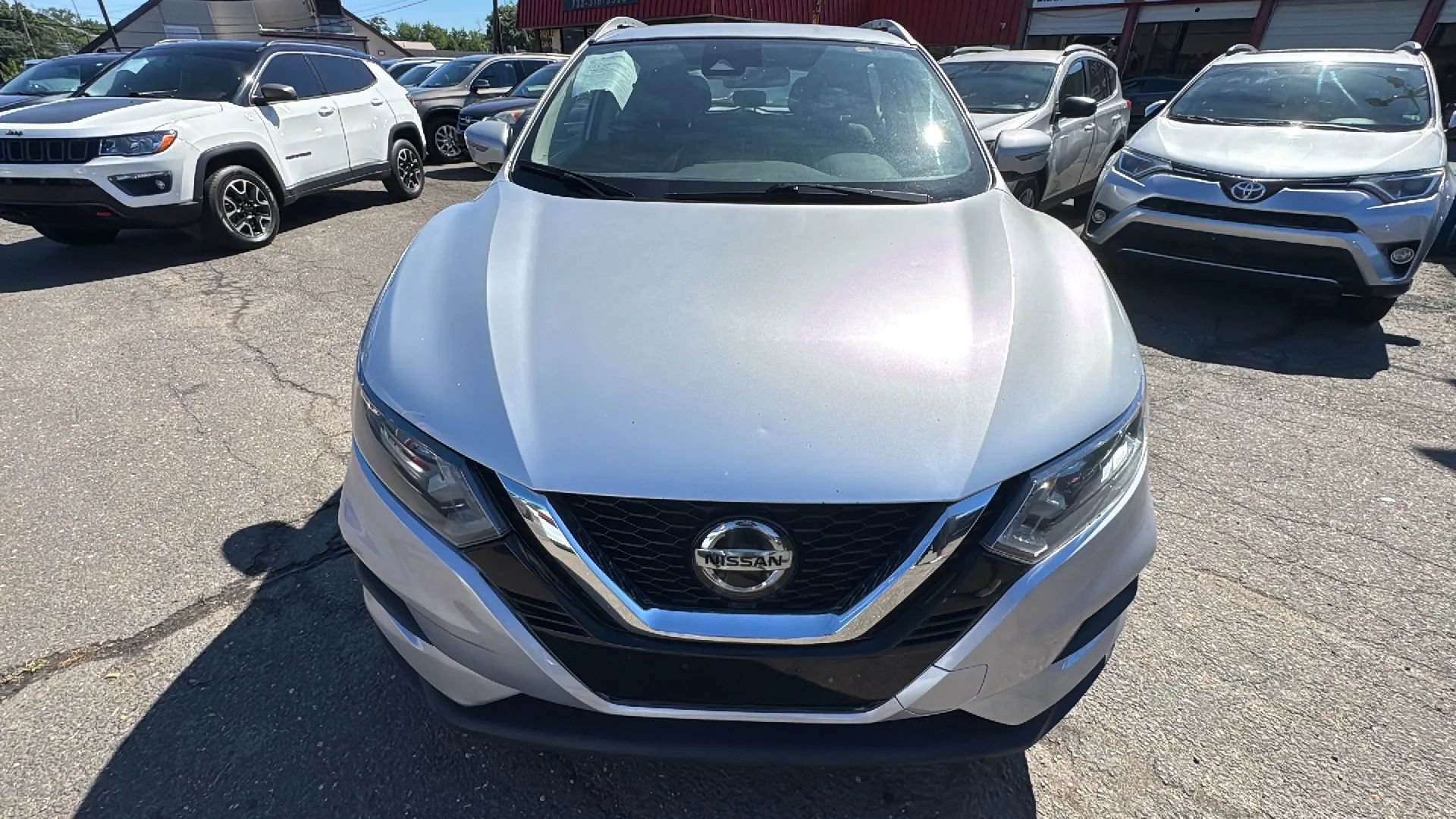 Used 2022 Nissan Rogue Sport SV AWD/4WD image 2