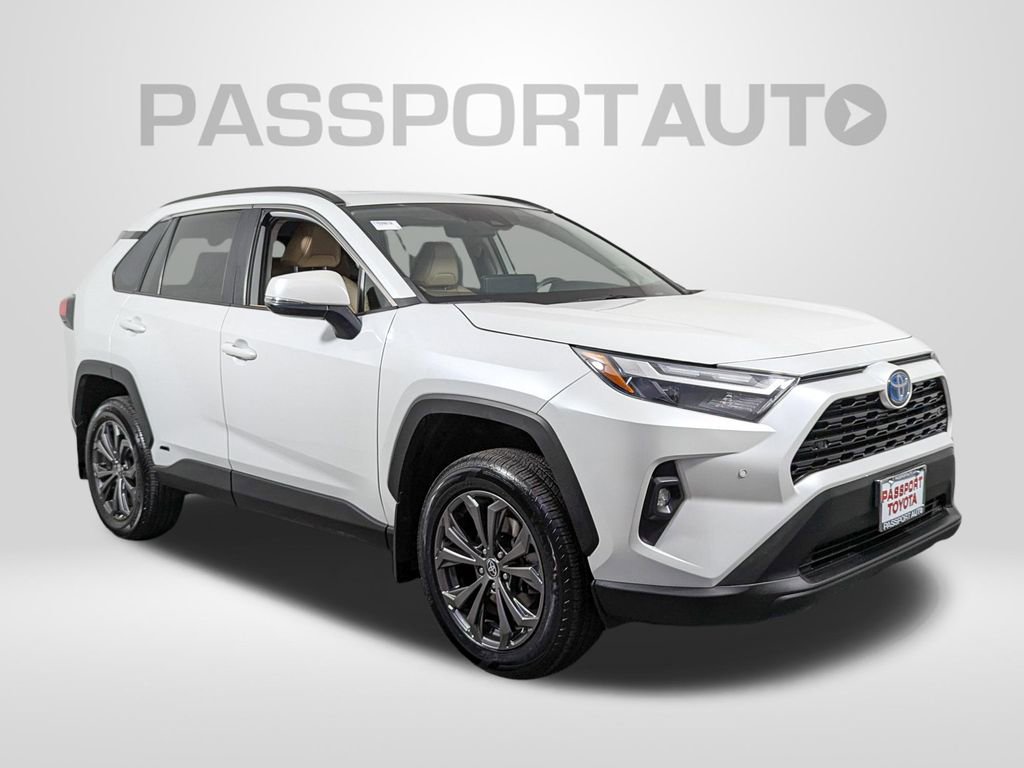 Used 2023 Toyota RAV4 XLE Premium image 11