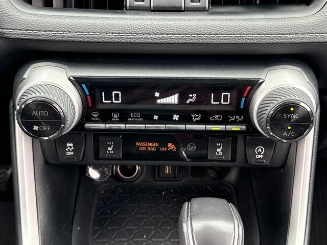 Used 2020 Toyota RAV4 XLE Premium AWD/4WD image 31