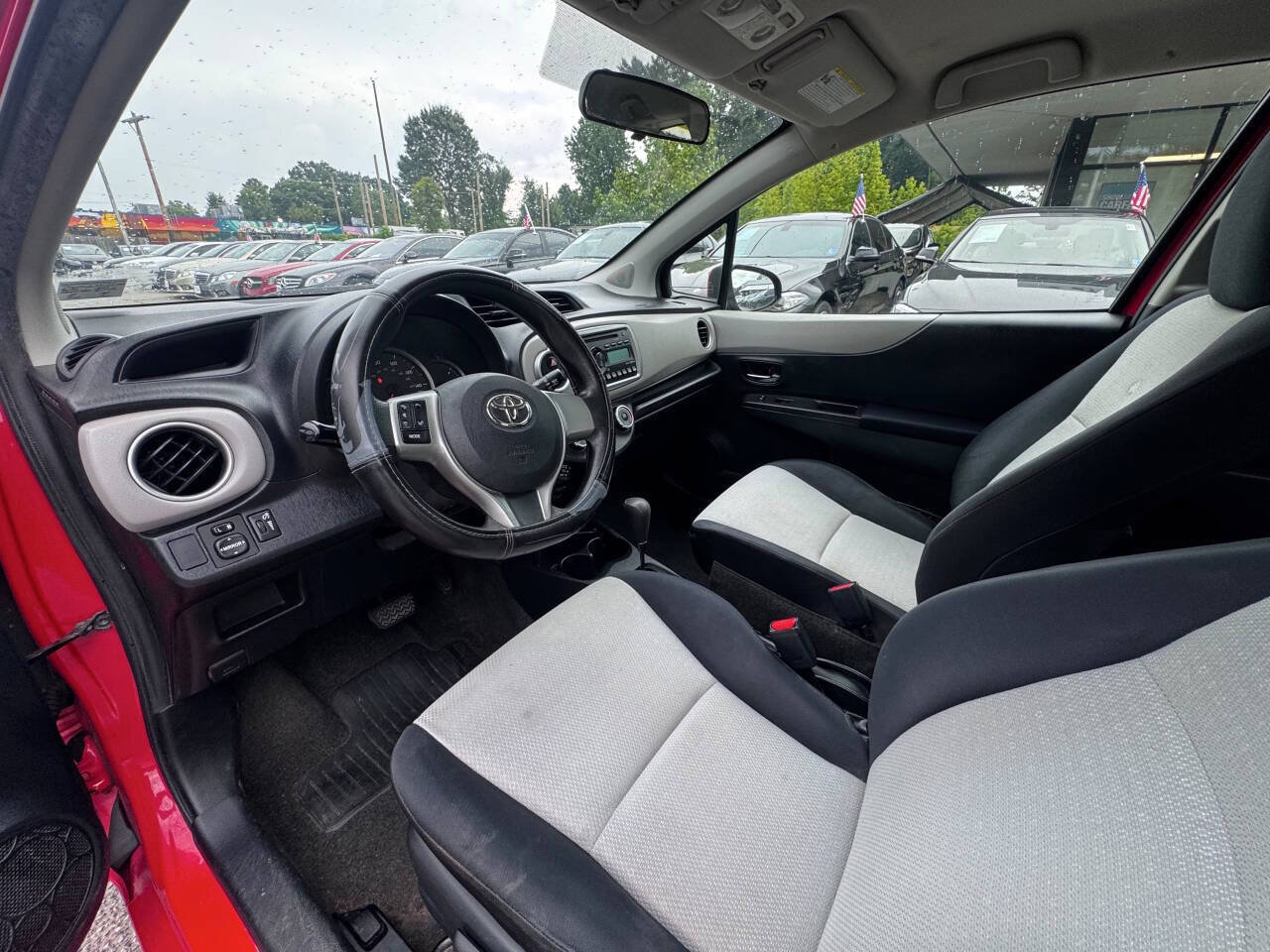 Used 2012 Toyota Yaris LE FWD image 7