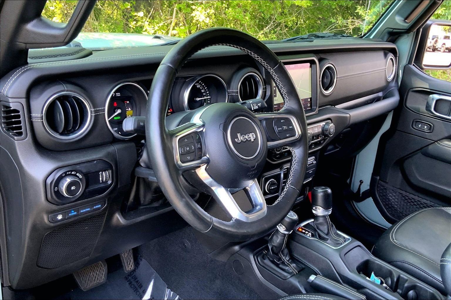 Used 2023 Jeep Wrangler Unlimited Sahara w/ Cold Weather Group AWD/4WD image 13