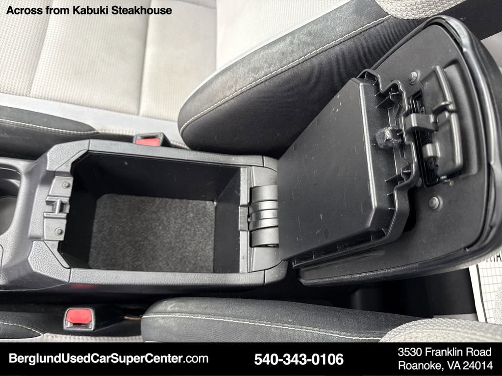 Used 2017 Toyota RAV4 XLE image 28