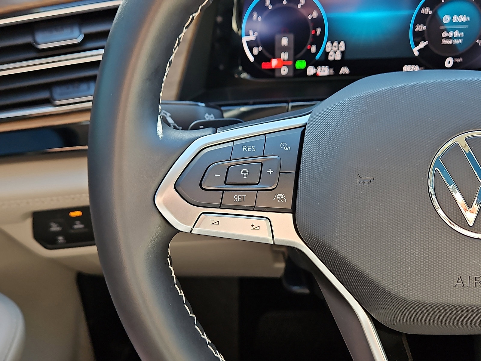 New 2025 Volkswagen Atlas SE image 18