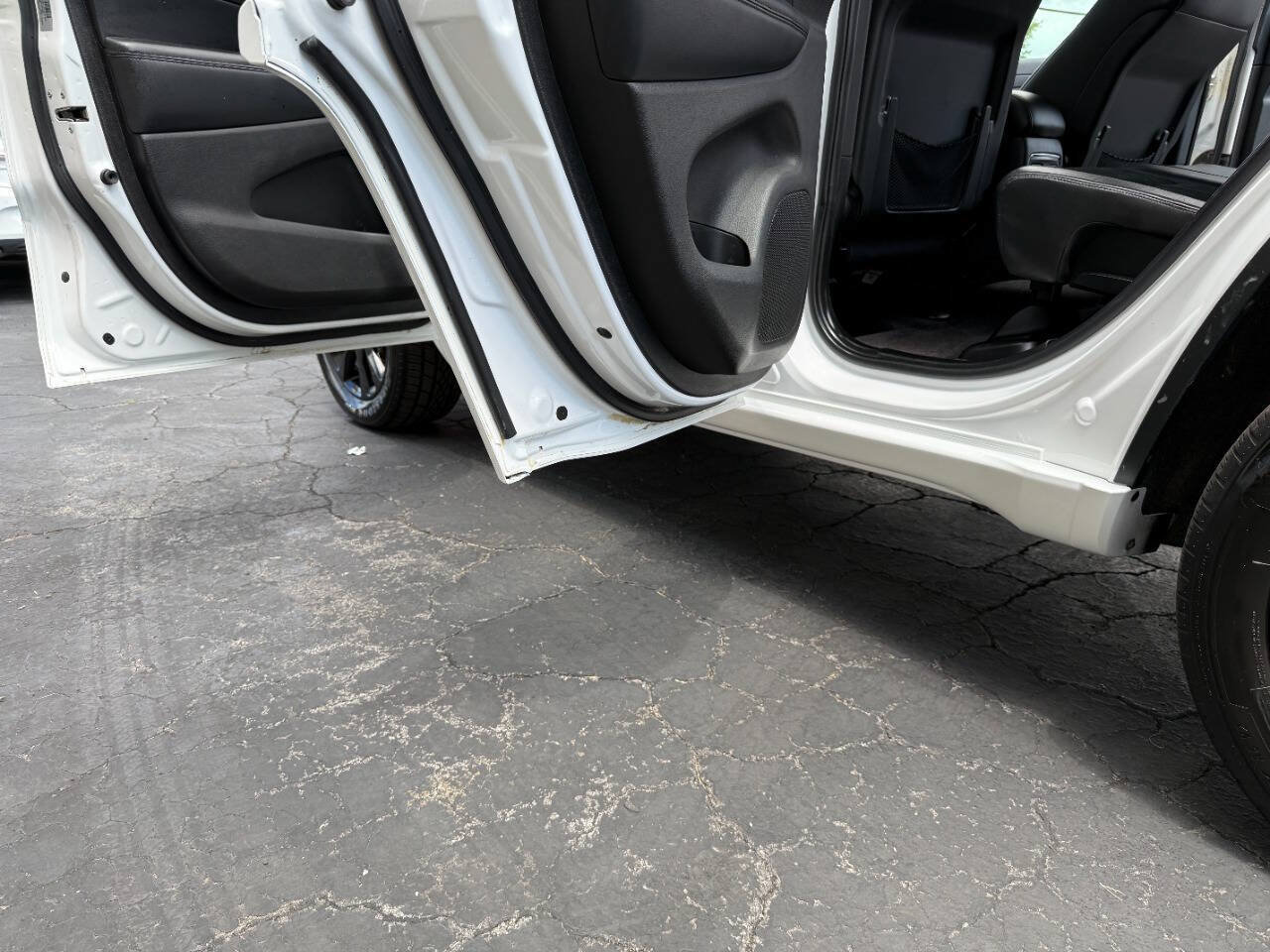 Used 2018 Jeep Grand Cherokee Altitude AWD/4WD image 7