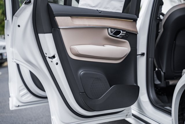 New 2026 Volvo XC90 B6 Ultra image 37