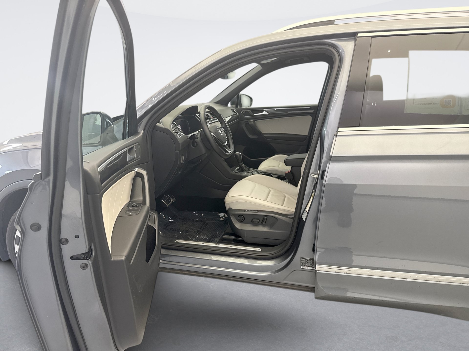 Used 2021 Volkswagen Tiguan SEL Premium R-Line AWD/4WD image 9