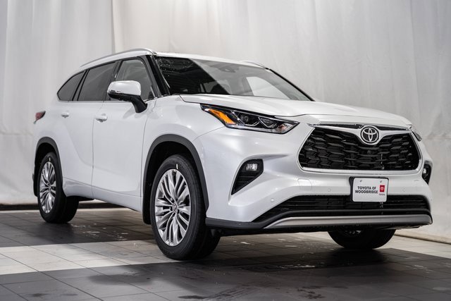 New 2026 Toyota Highlander Platinum image 1