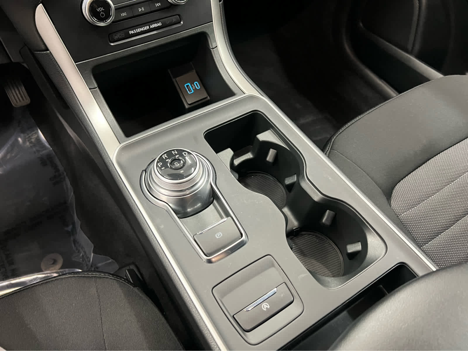 Used 2024 Ford Edge SE w/ Black Appearance Package image 23