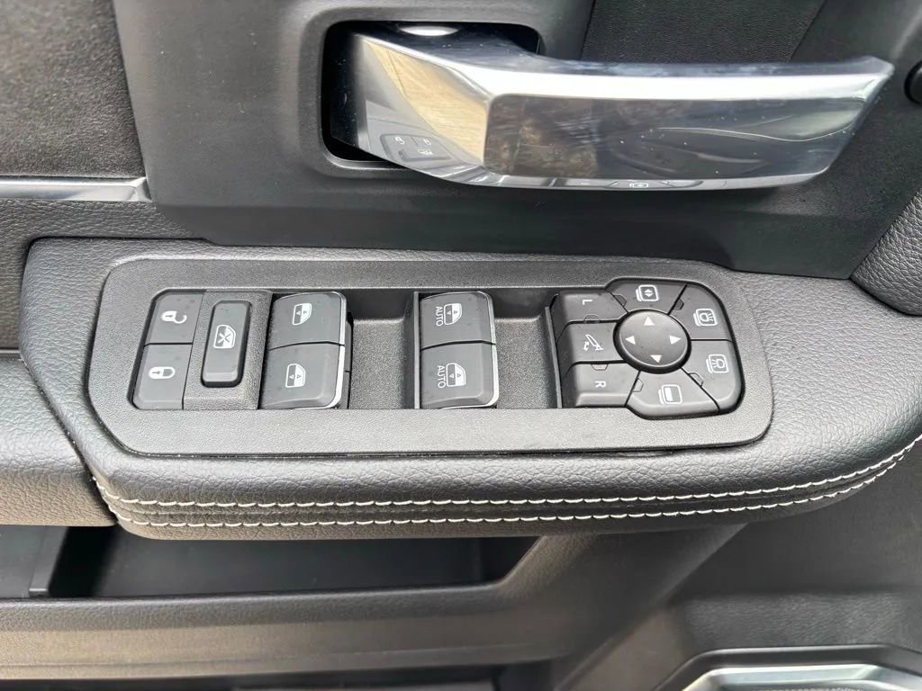 New 2026 RAM 3500 Laramie AWD/4WD image 39