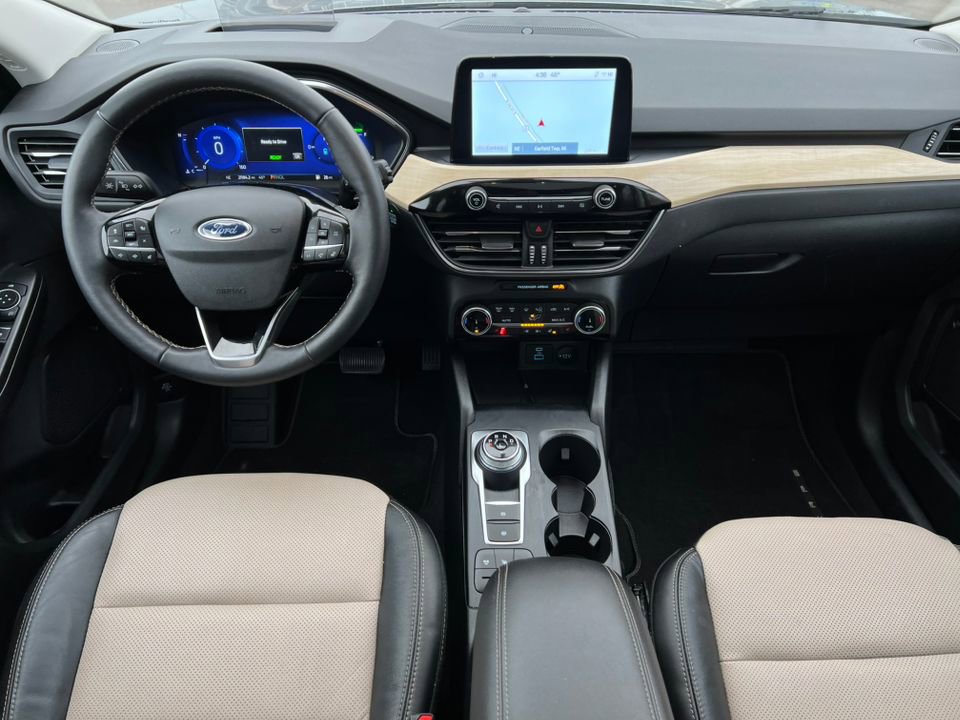 Certified 2022 Ford Escape Titanium w/ Titanium Elite Package image 2