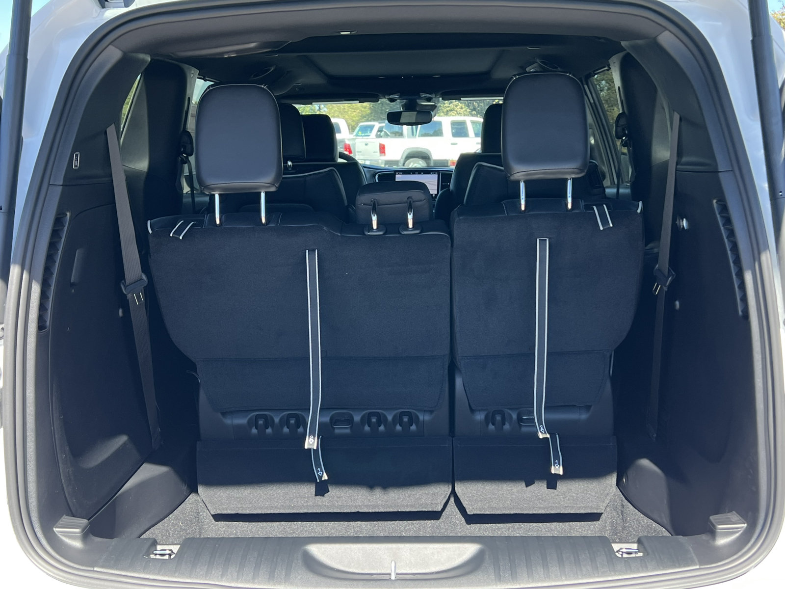New 2027 Chrysler Pacifica Limited AWD/4WD image 41