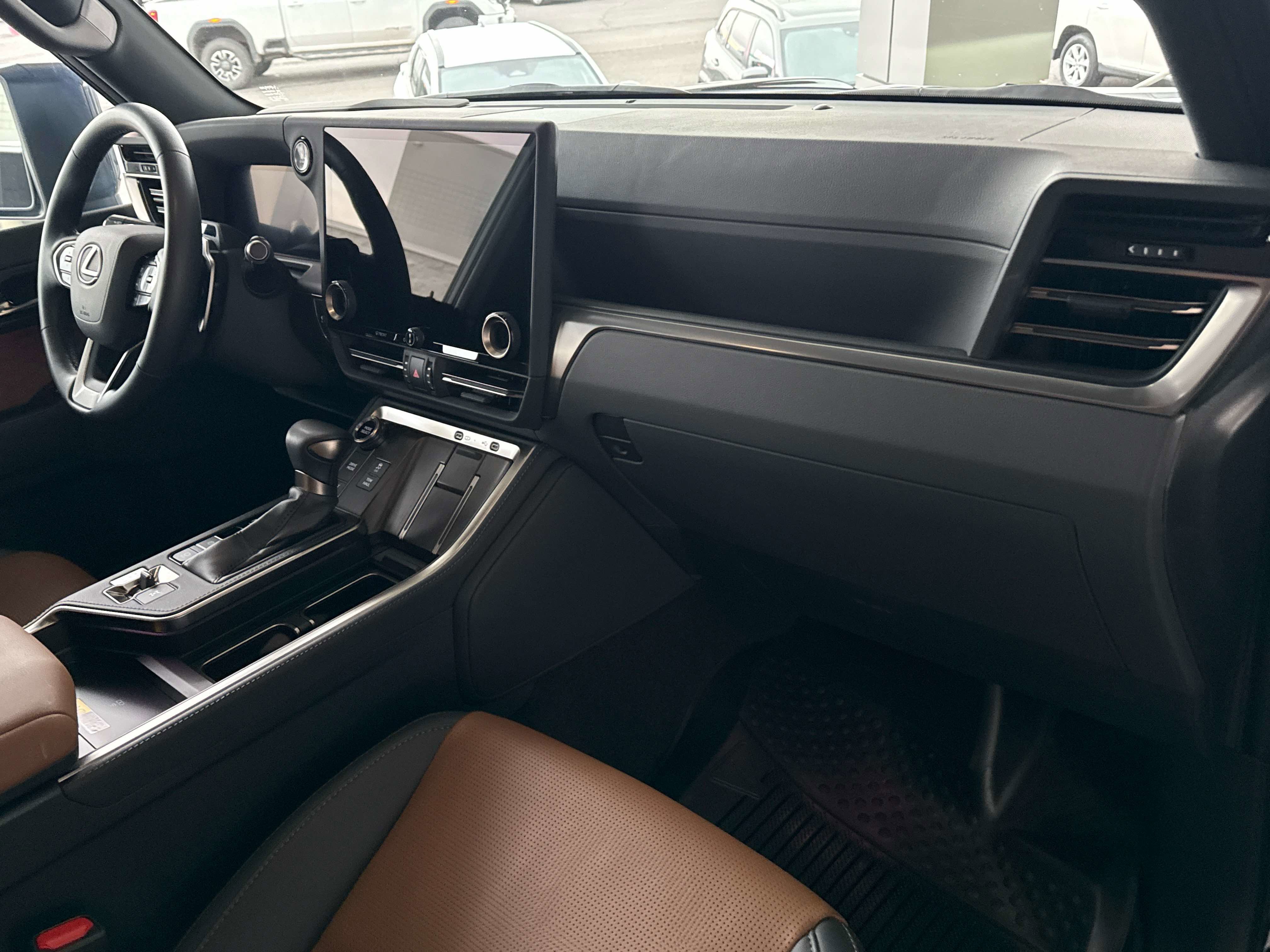 Used 2025 Lexus GX 550 w/ Accessory Package (2T) image 21