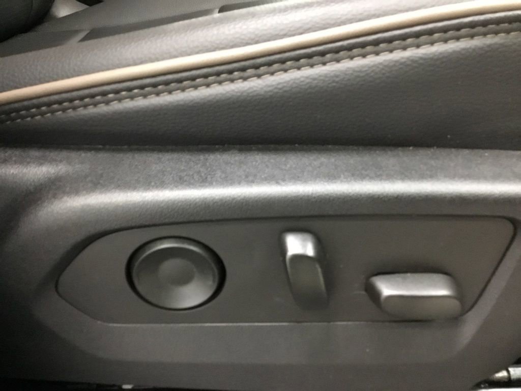 Used 2023 GMC Canyon Denali image 21