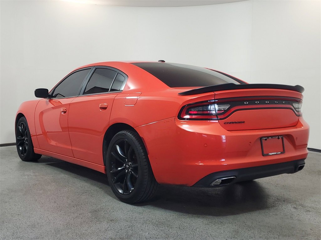 Used 2017 Dodge Charger SE w/ Blacktop Package image 5