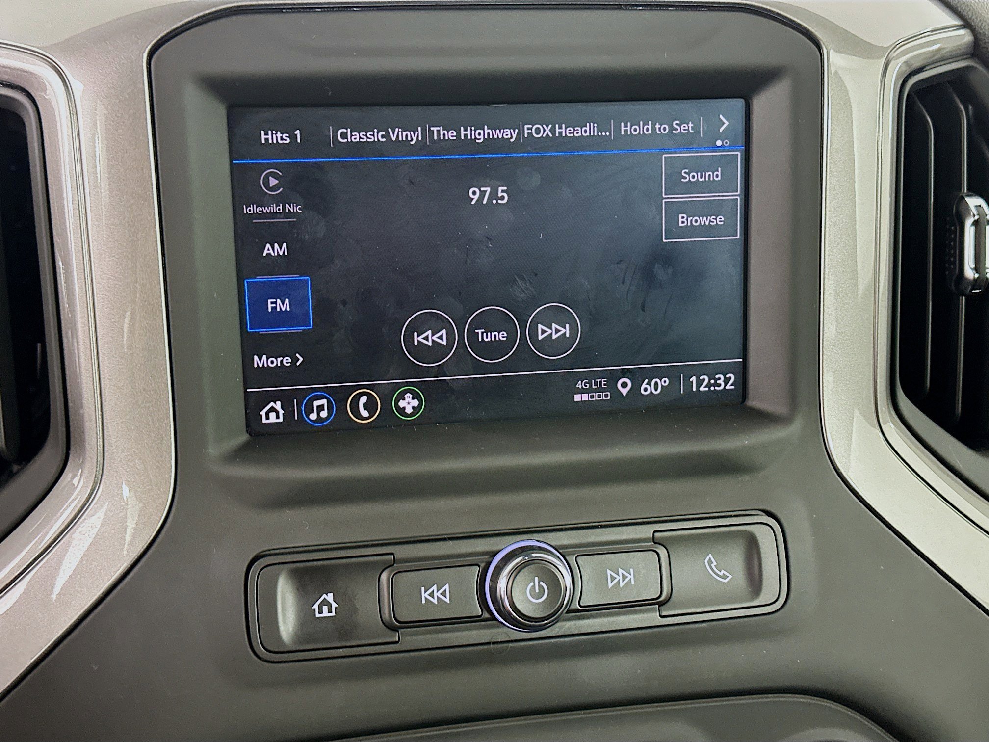 Used 2025 Chevrolet Silverado 1500 Custom image 21