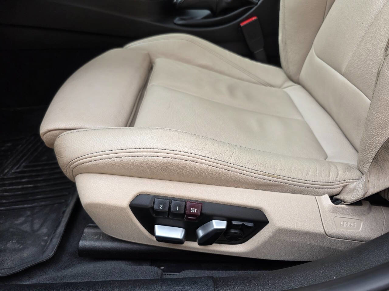 Used 2017 BMW 330i Sedan RWD image 21