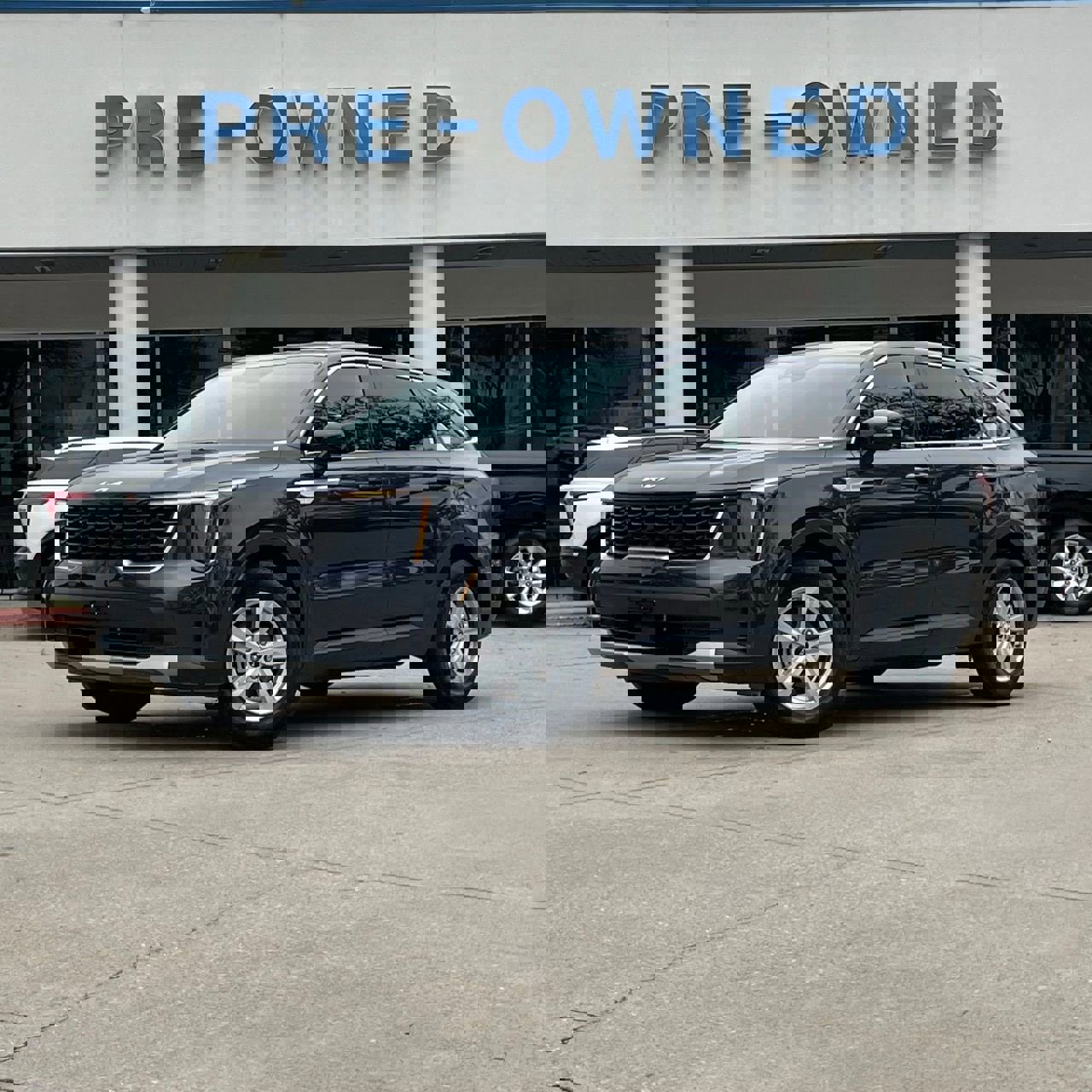 Used 2025 Kia Sorento LX image 2